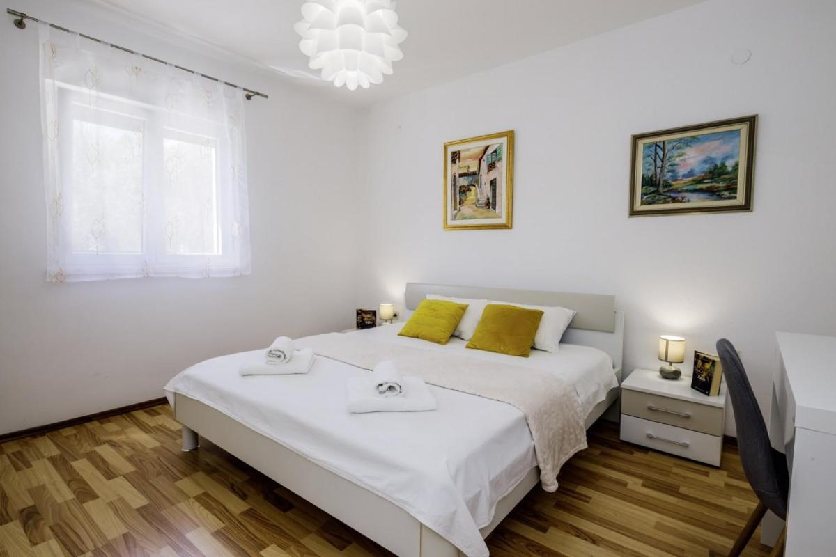 Готель Ani In Trogir * Mittel-Dalmatien Доньї-Сегет Екстер'єр фото